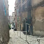 Bilocale A Chiaia Vicino A Via Dei Mille