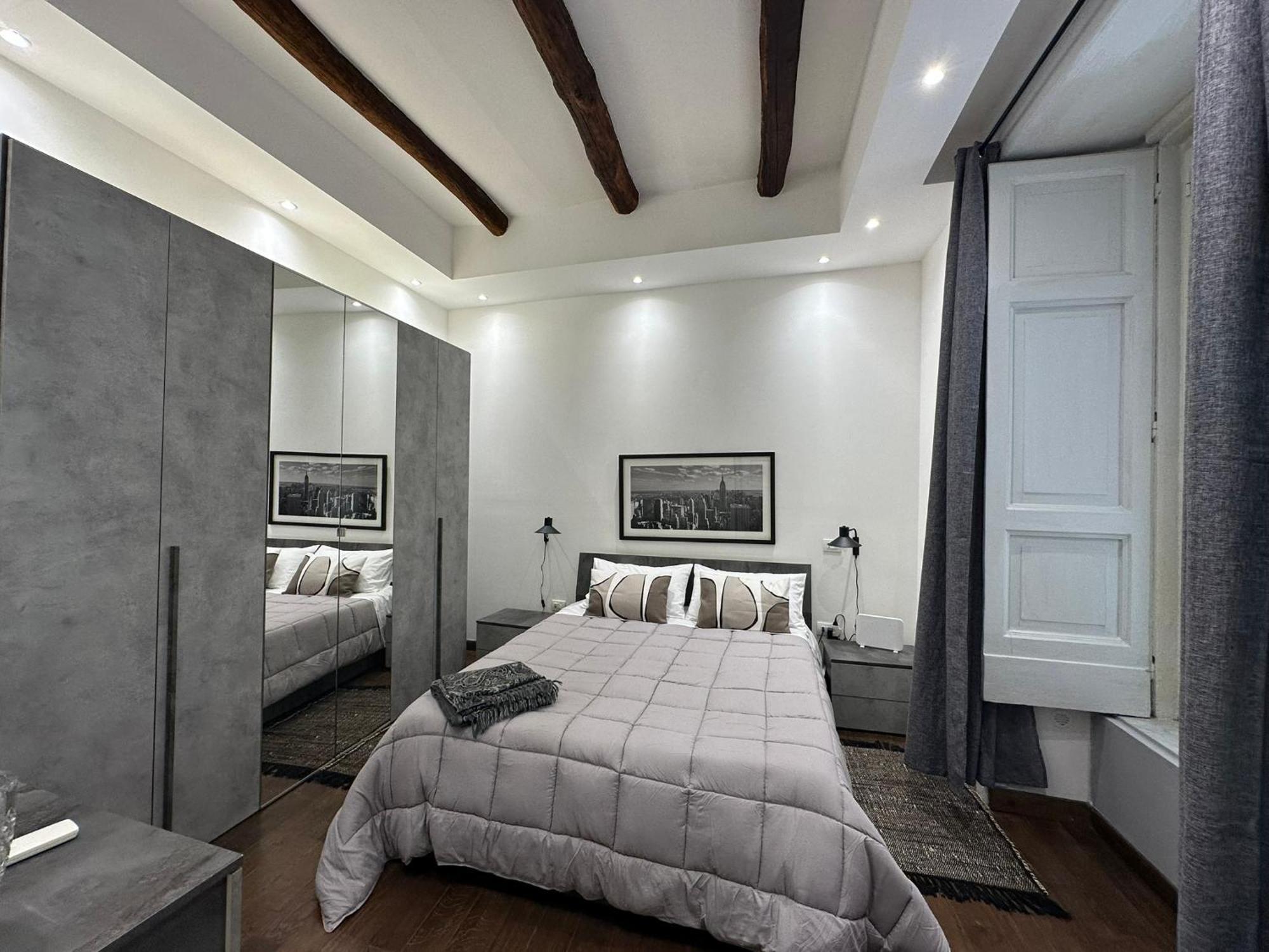 Appartement Bilocale A Chiaia Vicino A Via Dei Mille *