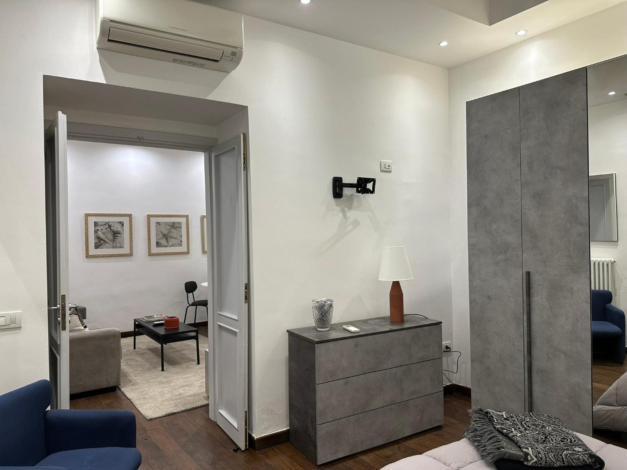 Appartement Bilocale A Chiaia Vicino A Via Dei Mille *